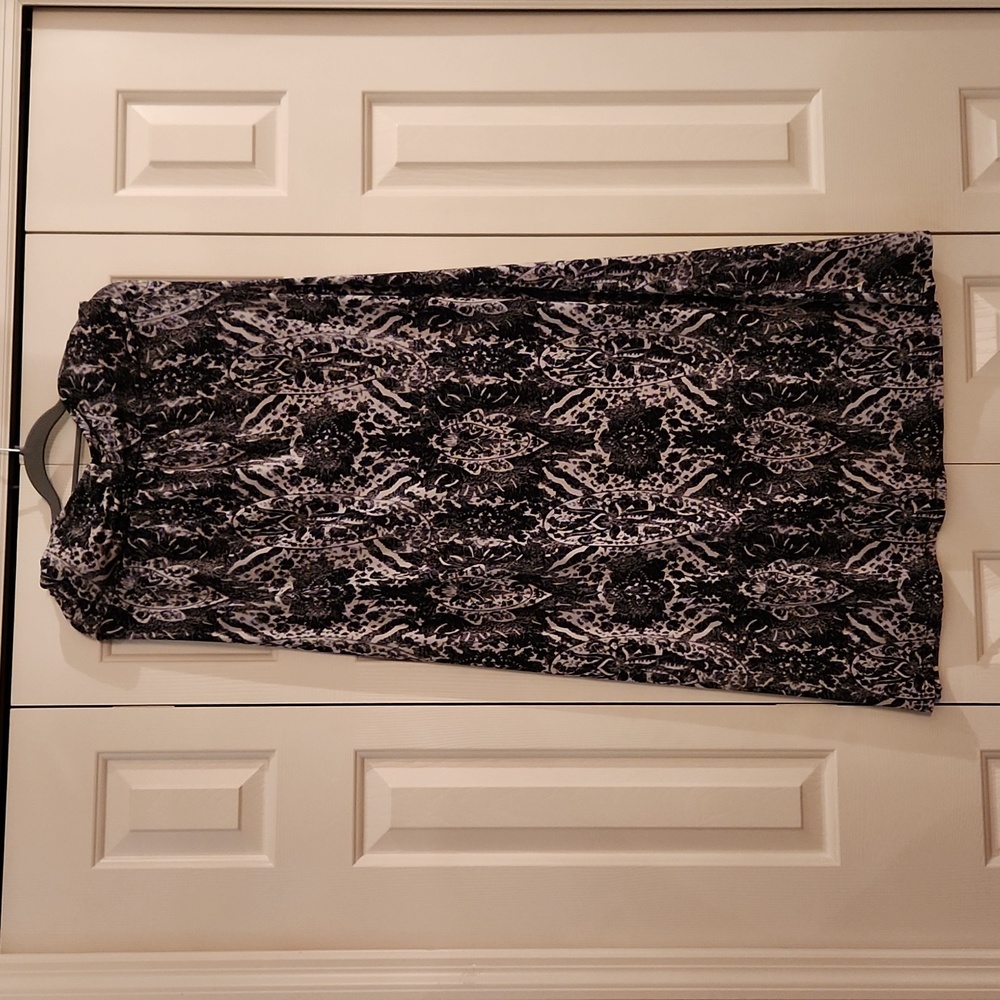 38.  Stella Cruz,  Excellent condition Women's , blac , white,  Lg